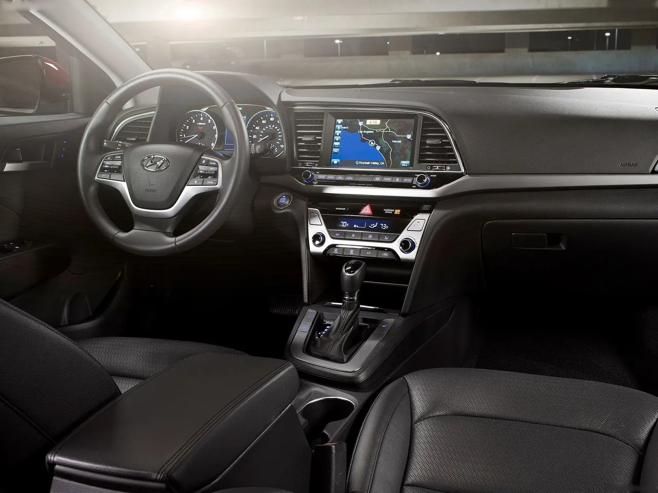 Hyundai Elantra (2017) – interiér