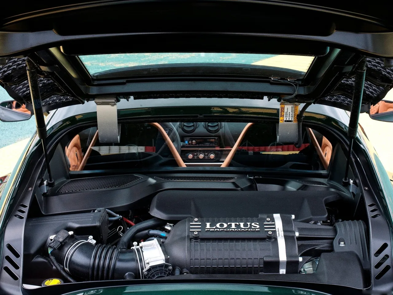 Lotus Exige S Roadster (2013) – motorový prostor
