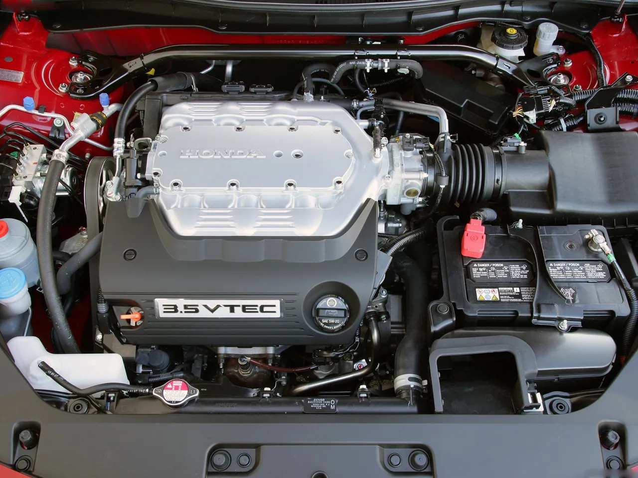 Honda Accord EX-L V6 Coupe (2008) – motorový prostor