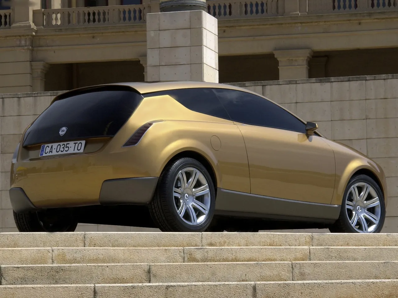 Lancia Granturismo Stilnovo Concept (2003) – zadní tříčtvrteční pohled