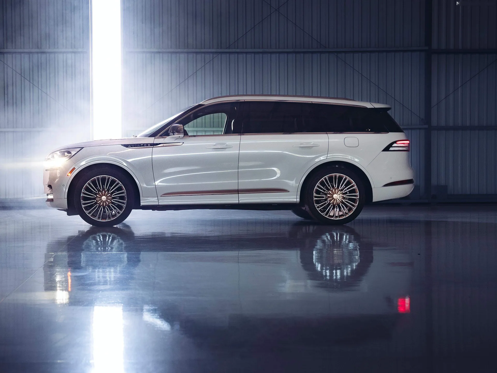 Lincoln Aviator Shinola Concept (2021) – boční profil