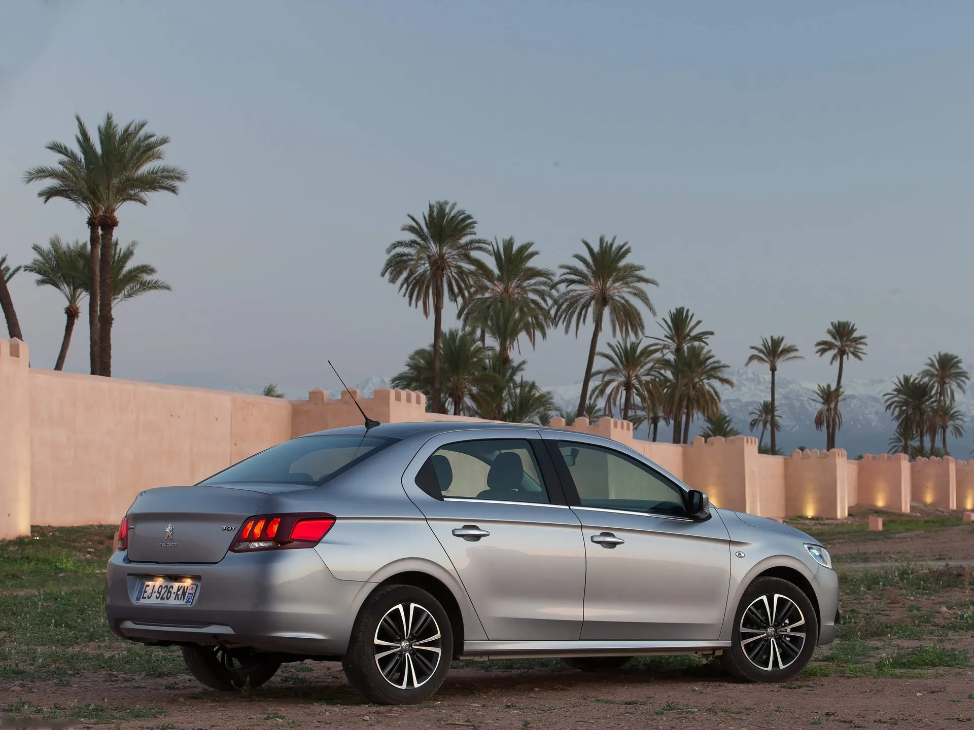 Peugeot 301 (2017) – zadní tříčtvrteční pohled