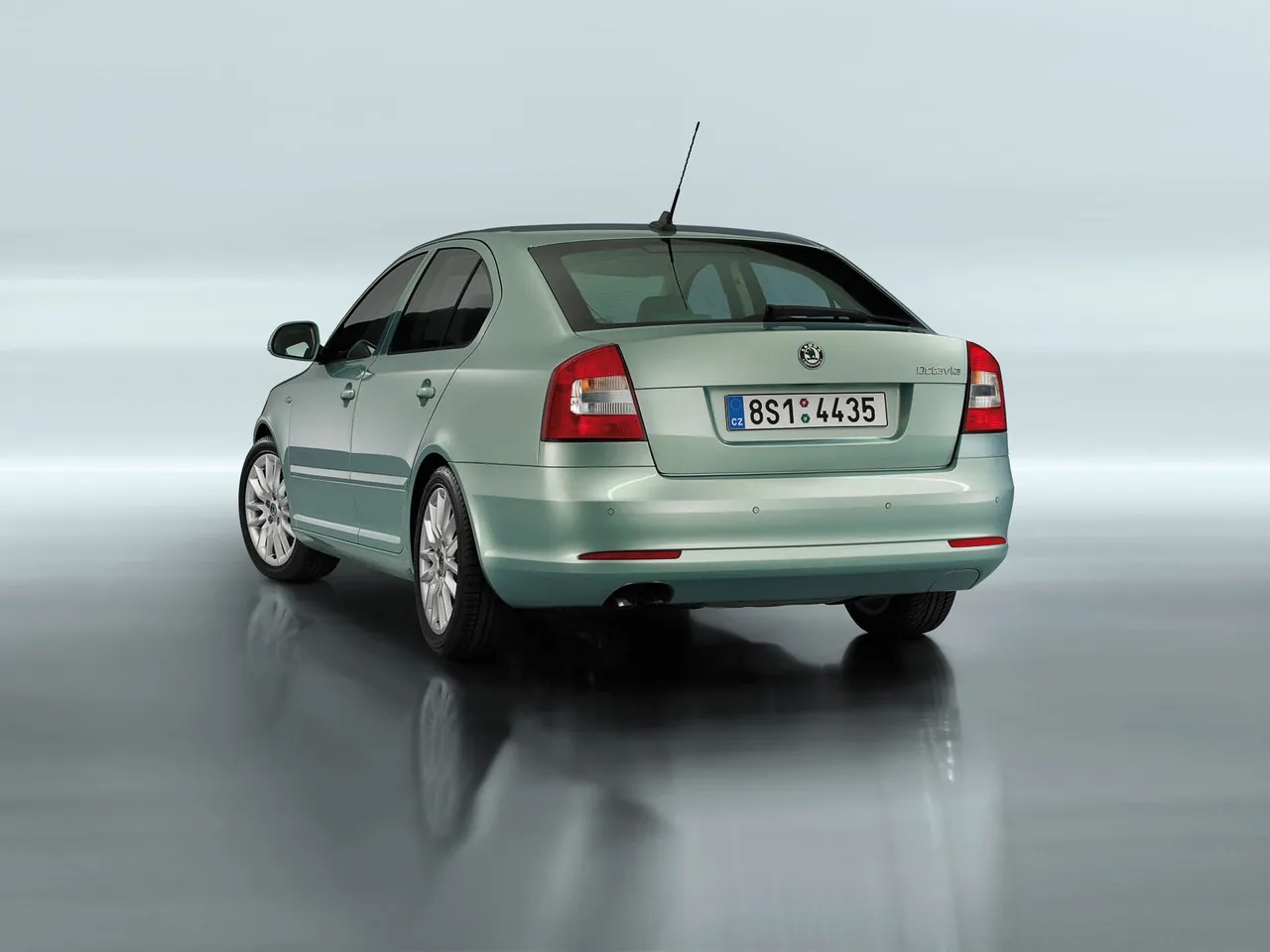 Skoda Octavia (2009) – zadní tříčtvrteční pohled
