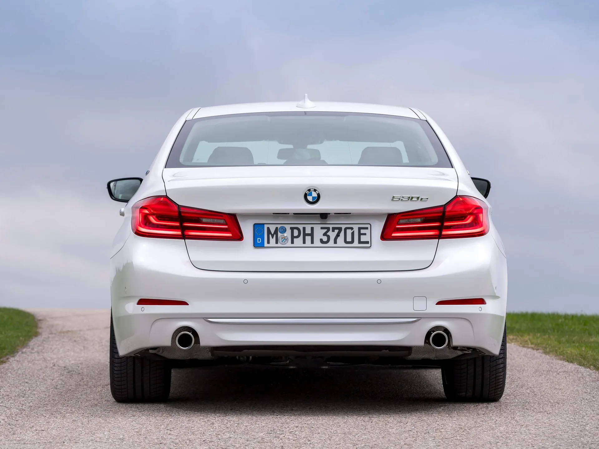 BMW 530e iPerformance (2018) – zezadu