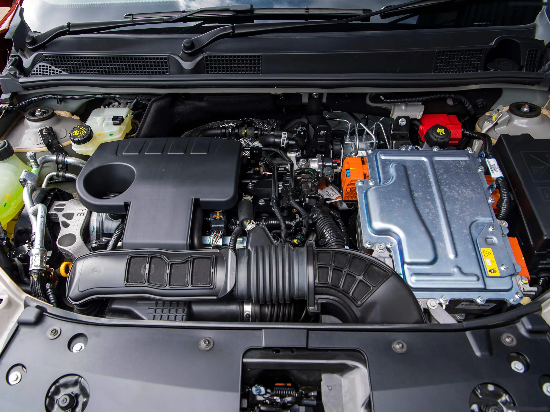 Dacia Jogger [UK] (2023) – motorový prostor