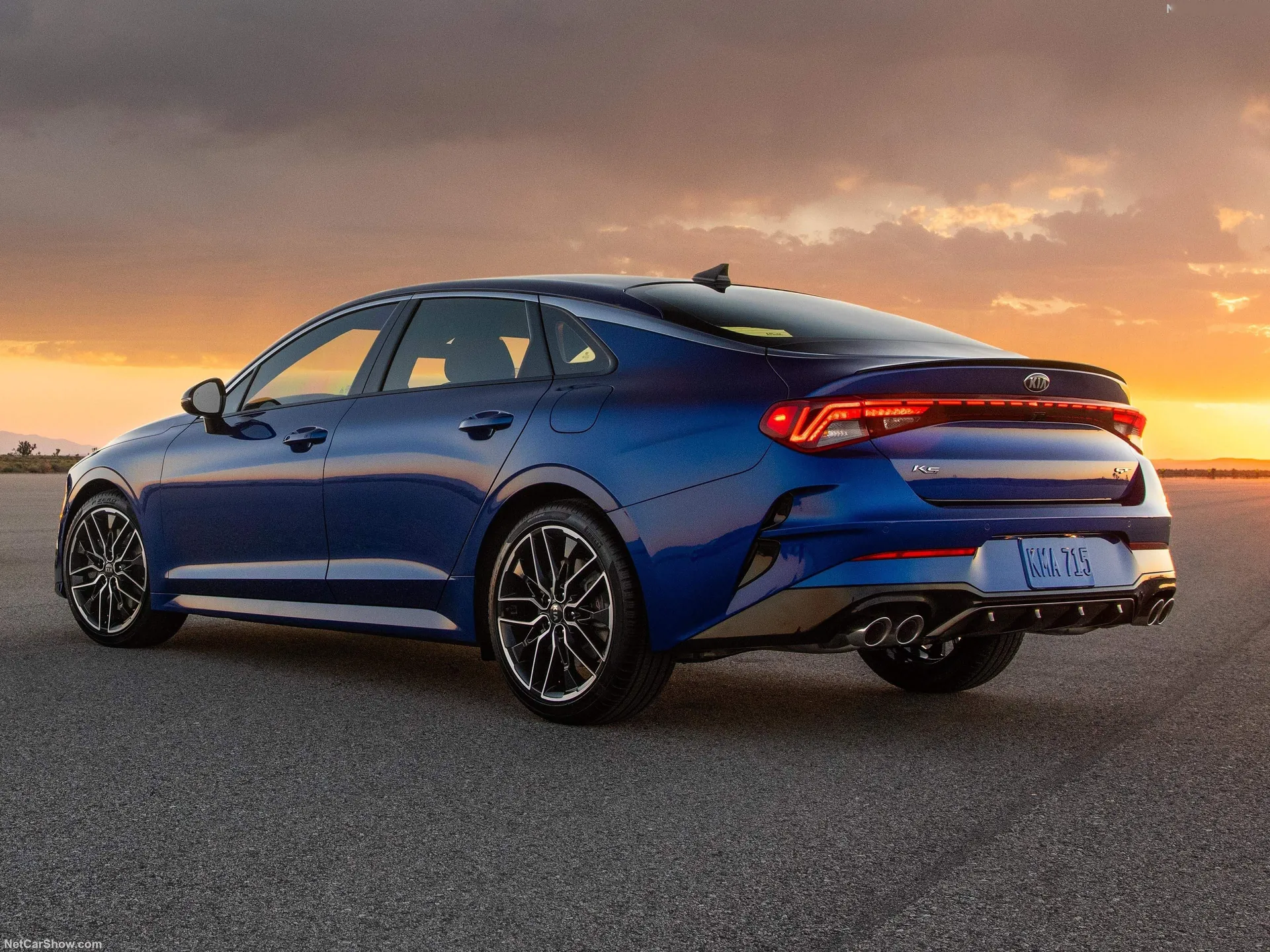 Kia K5 GT (2021) – zadní tříčtvrteční pohled
