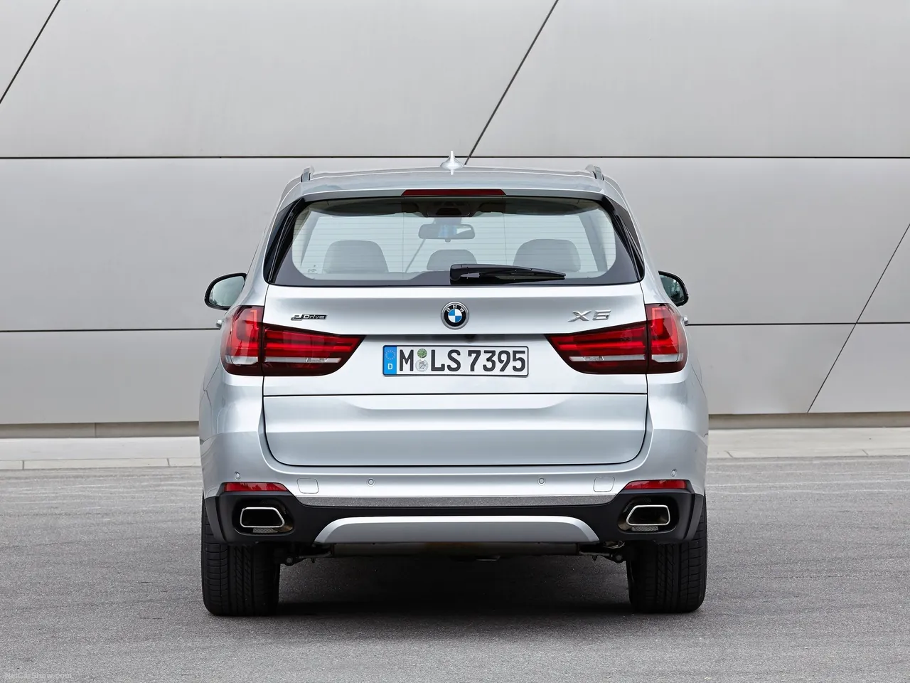 BMW X5 xDrive40e (2016) – zezadu