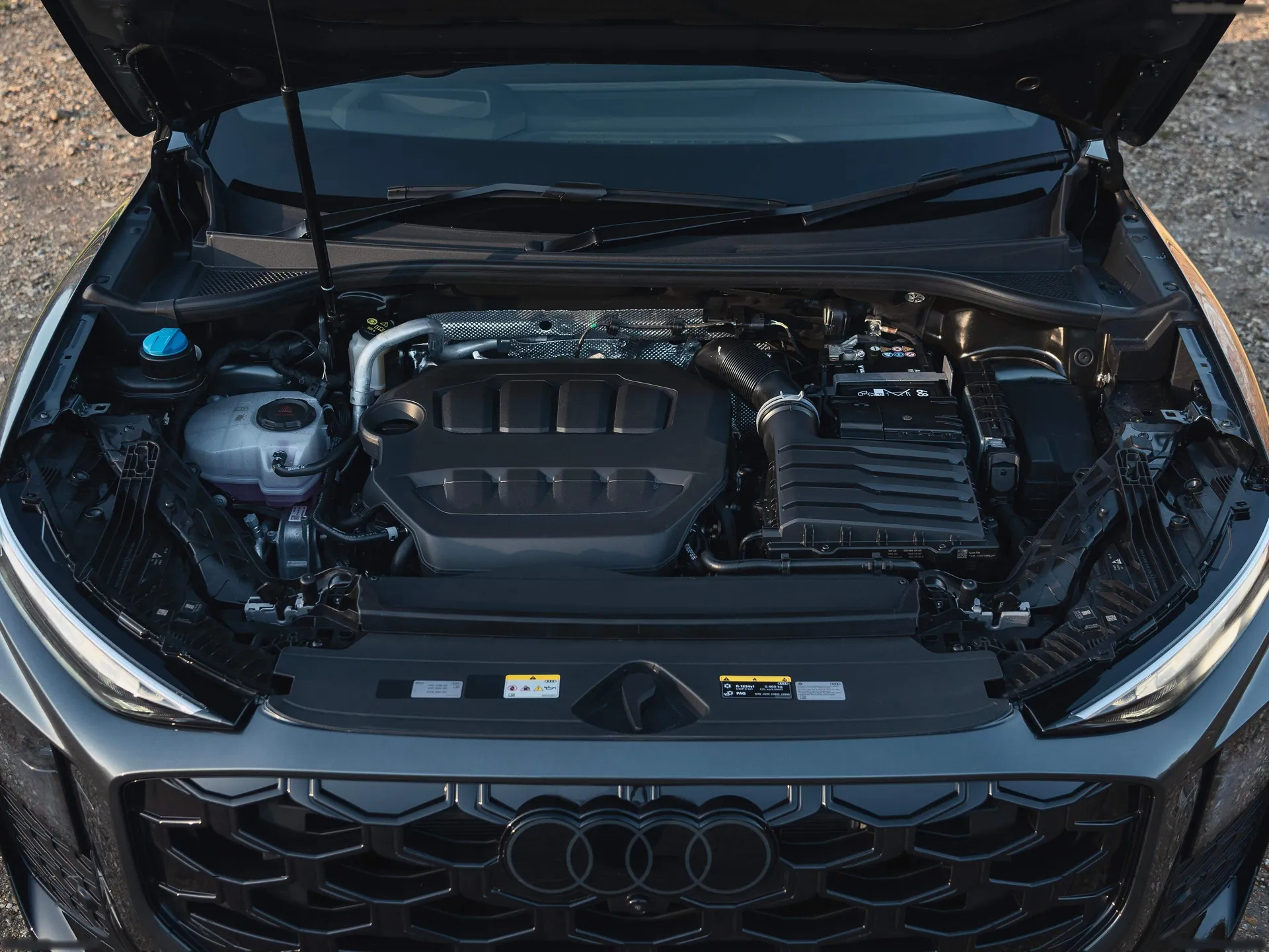 Audi Q3 Sportback [UK] (2026) – motorový prostor
