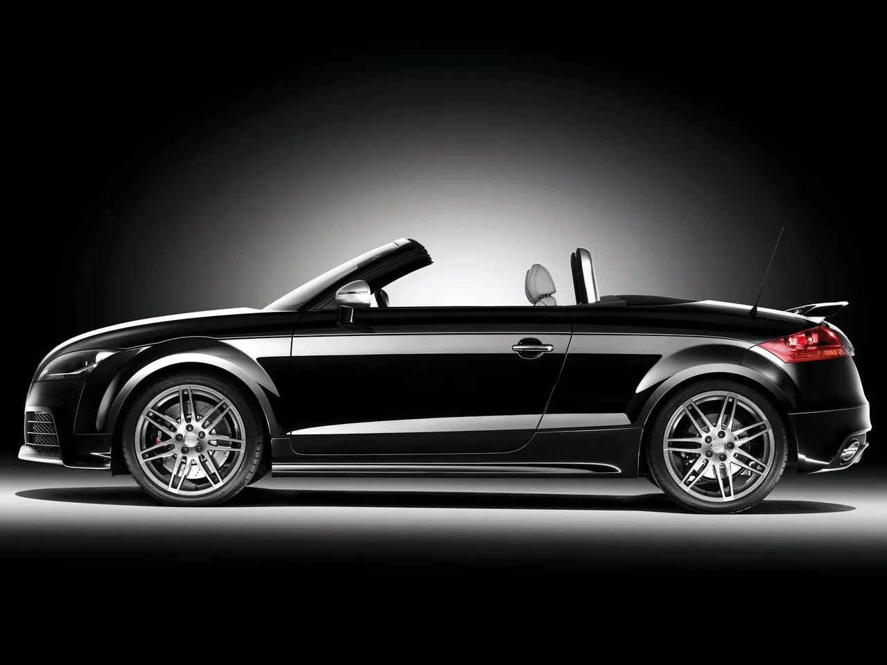 Audi TT RS Roadster (2010) – boční profil