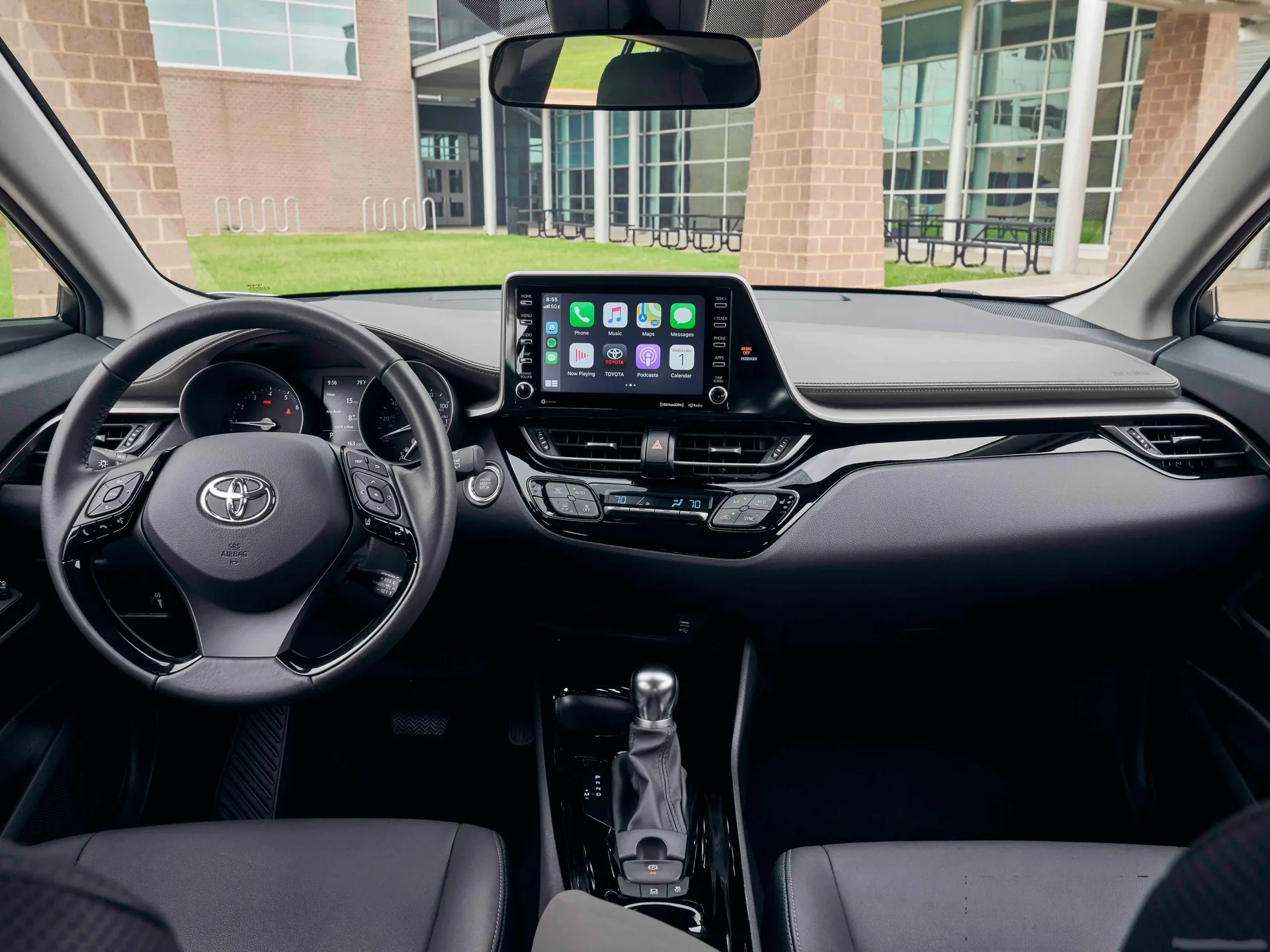 Toyota C-HR [US] (2021) – interiér