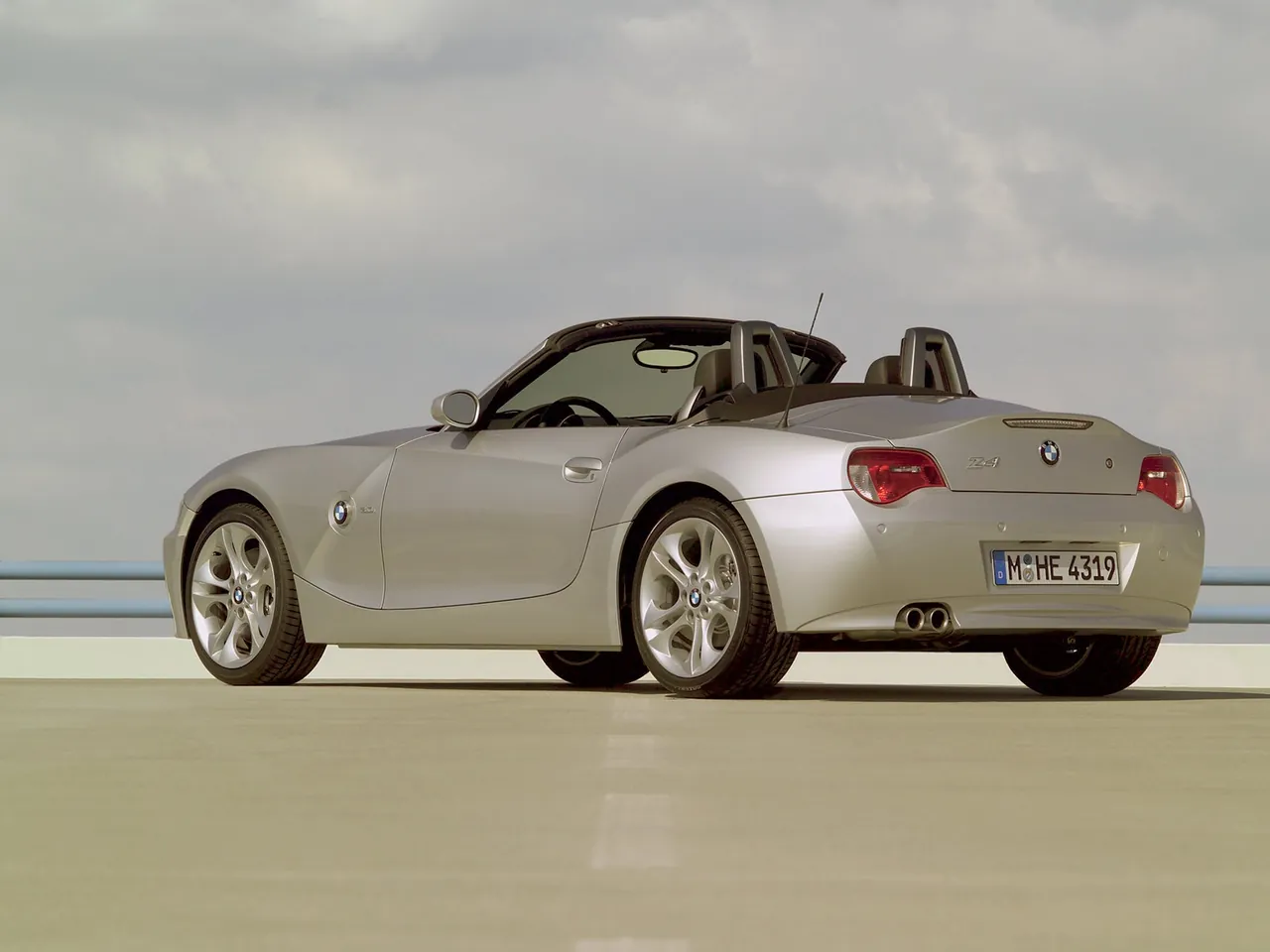 BMW Z4 Roadster (2006) – zadní tříčtvrteční pohled