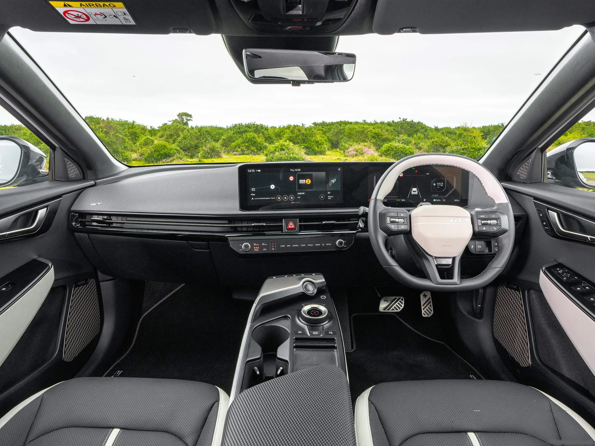 Kia EV6 [UK] (2025) – interiér