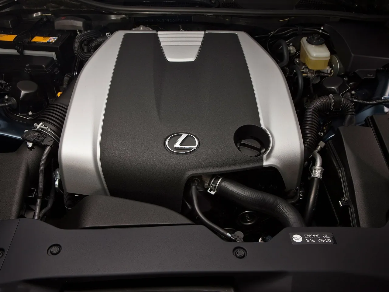 Lexus GS 350 (2013) – motorový prostor