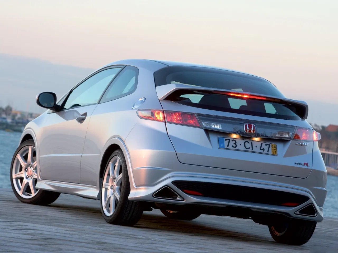 Honda Civic Type R (2007) – zadní tříčtvrteční pohled