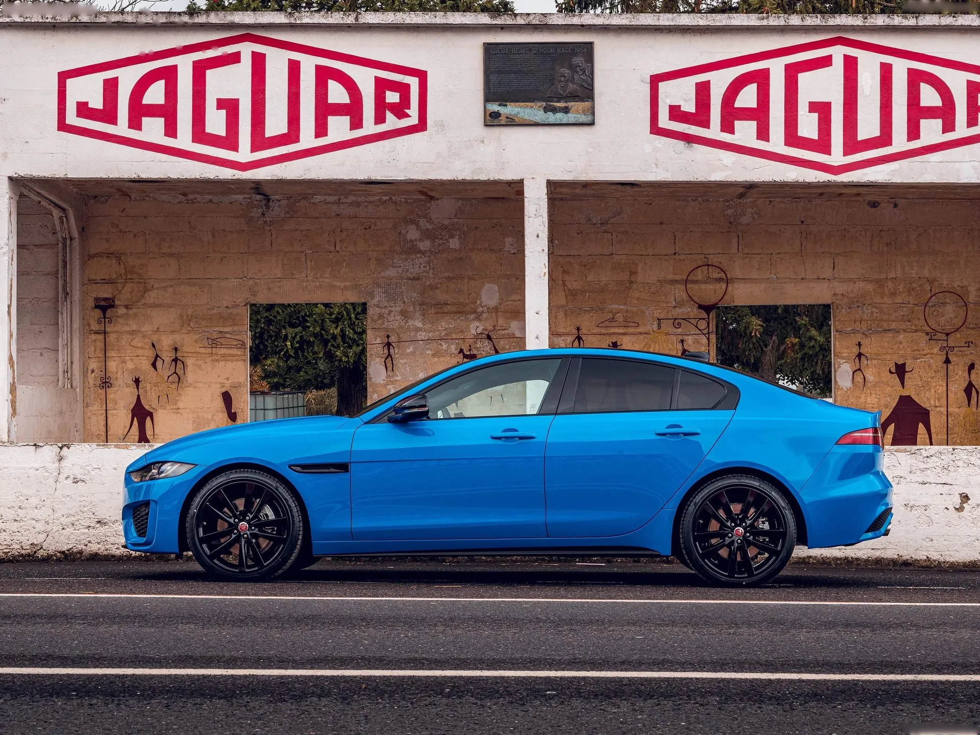 Jaguar XE Reims Edition (2020) – boční profil