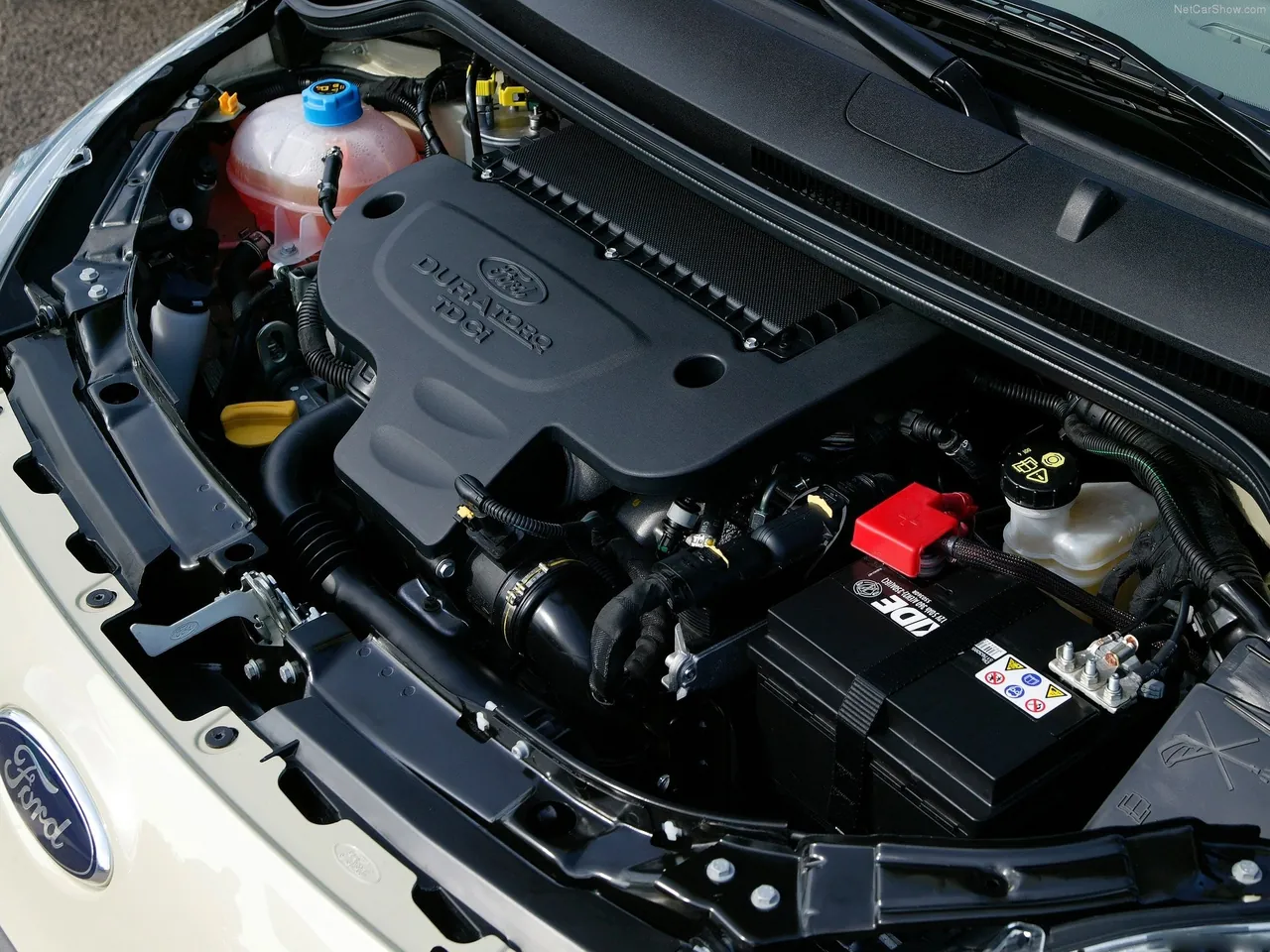 Ford Ka (2009) – motorový prostor