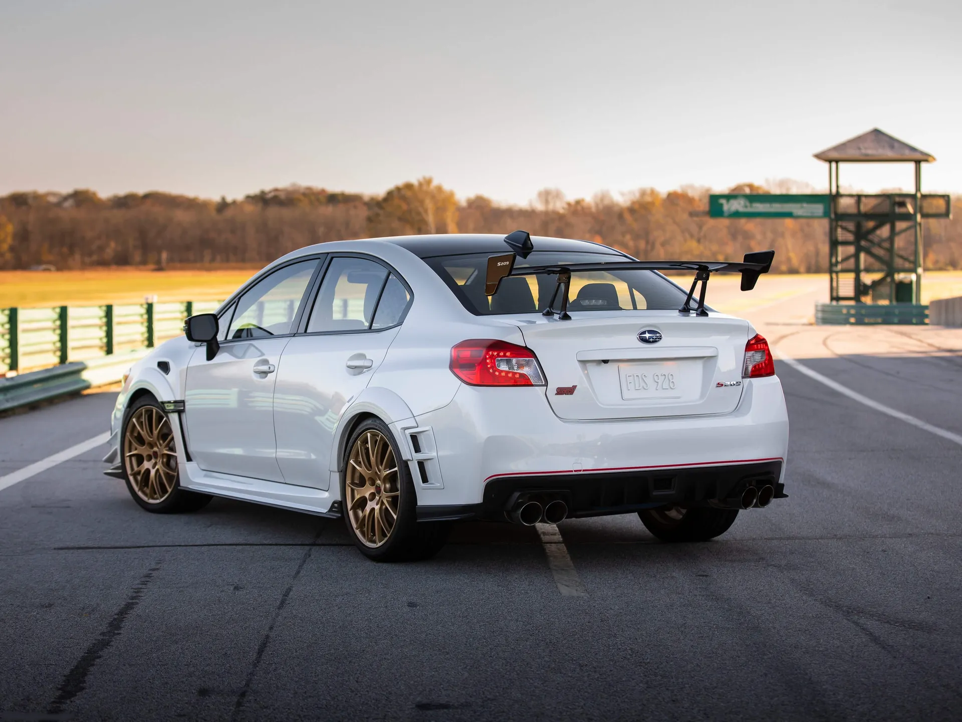 Subaru WRX STI S209 (2019) – zadní tříčtvrteční pohled