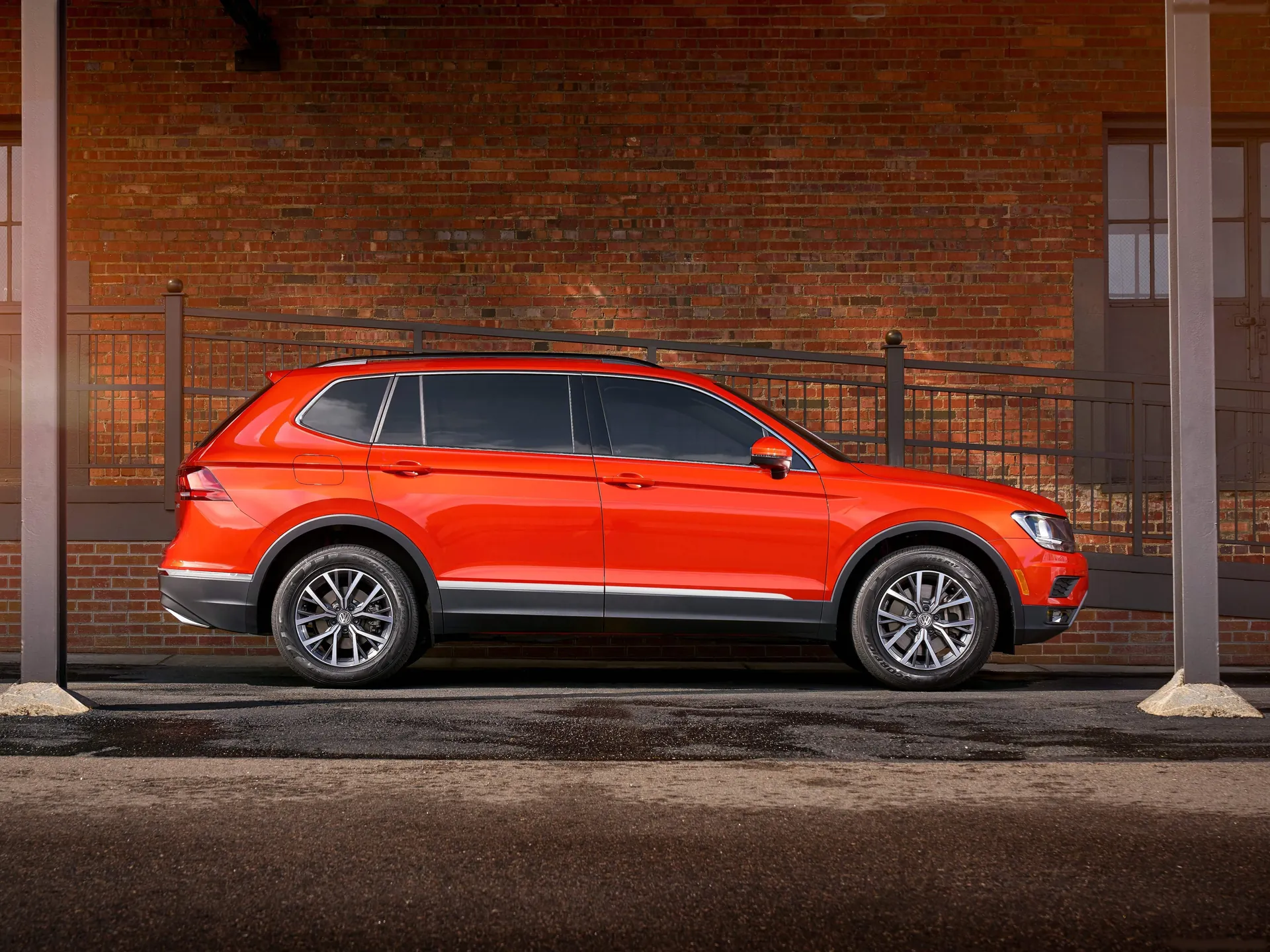 Volkswagen Tiguan [US] (2018) - Side Profile