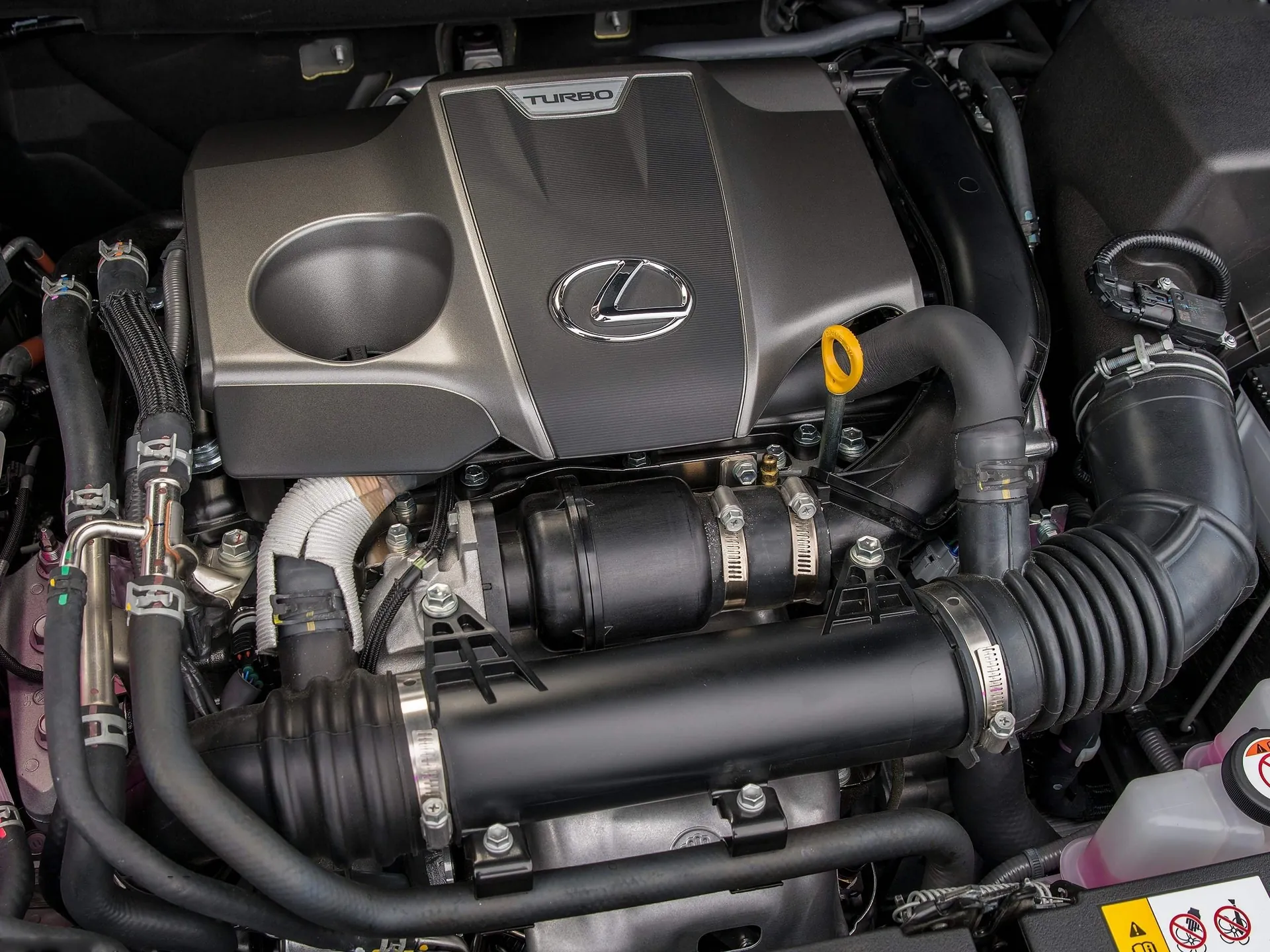 Lexus NX (2018) – motorový prostor