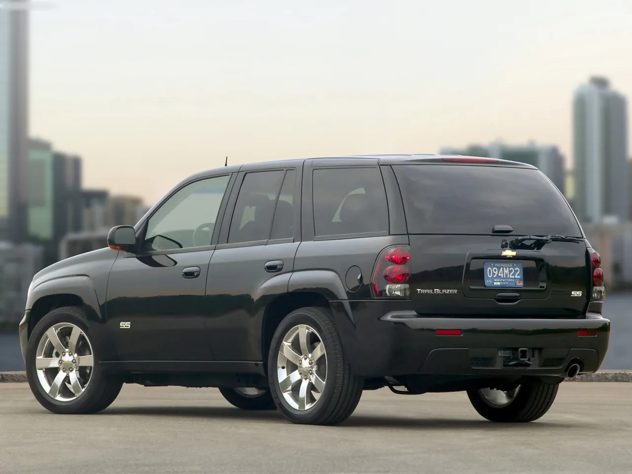 Chevrolet TrailBlazer SS (2006) – zadní tříčtvrteční pohled