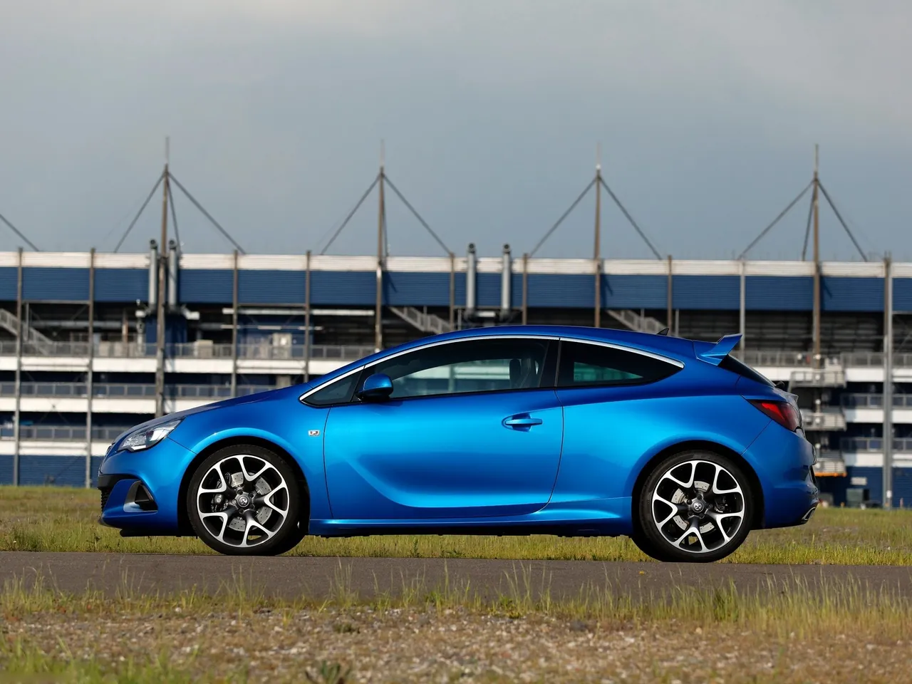 Vauxhall Astra VXR (2013) – boční profil