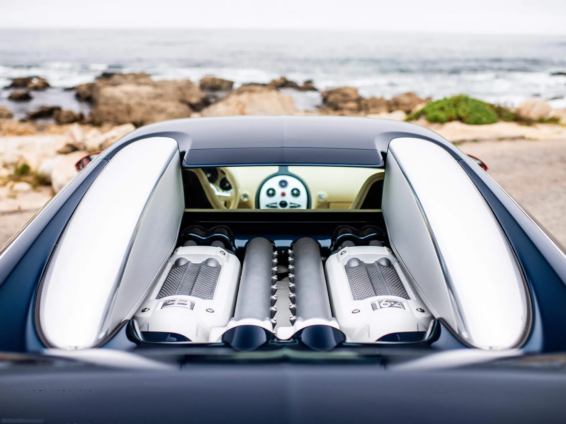 Bugatti Veyron La Maison Pur Sang 20 Years (2026) – motorový prostor