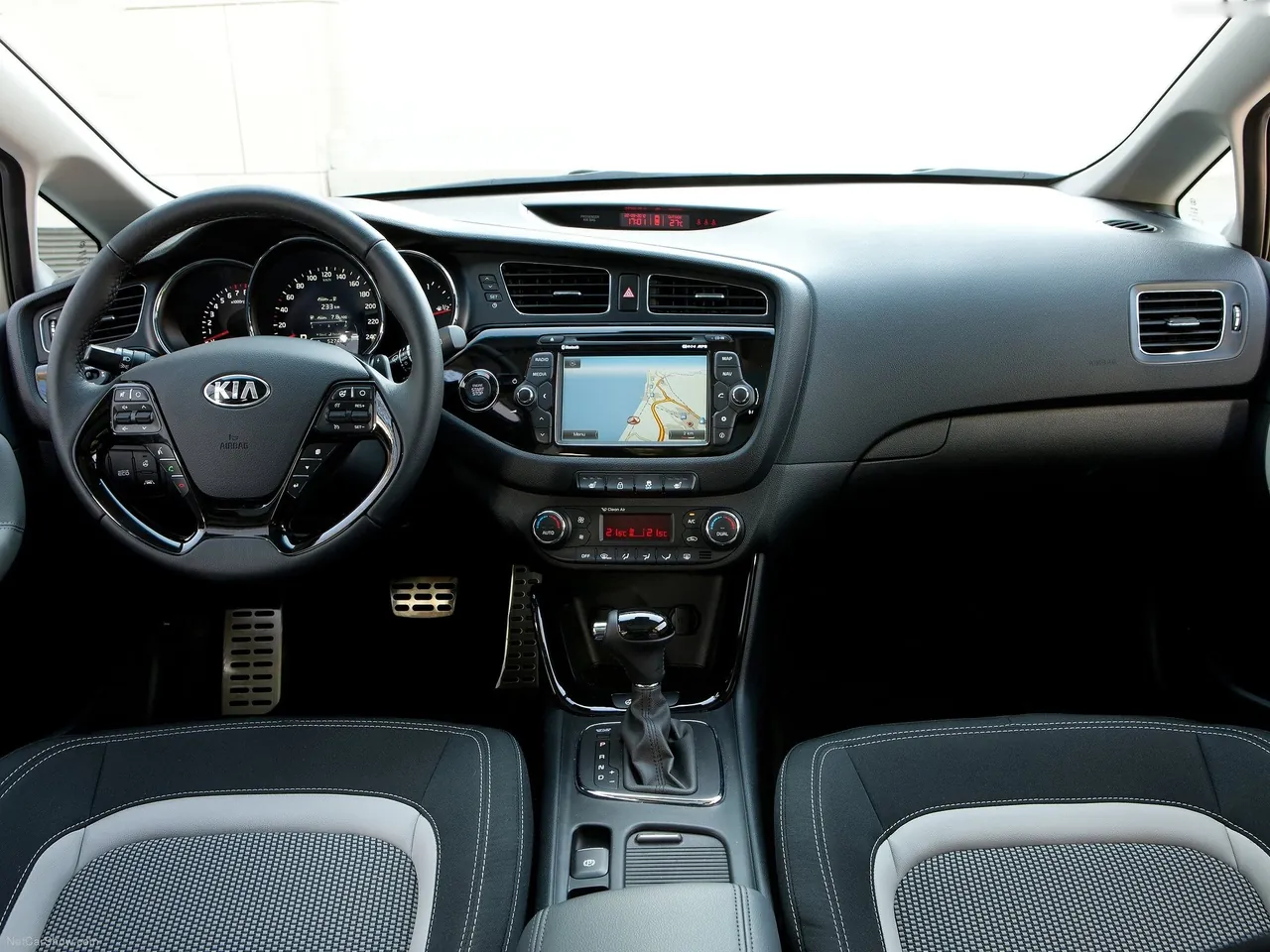 Kia Ceed SW (2013) – interiér