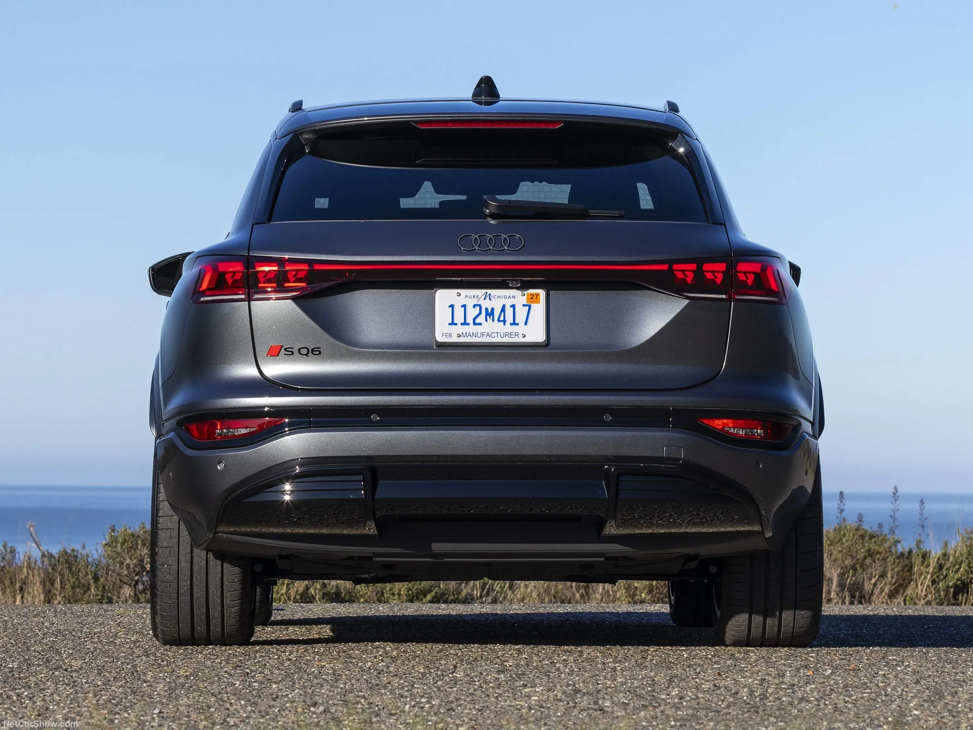 Audi SQ6 e-tron [US] (2025) – zezadu