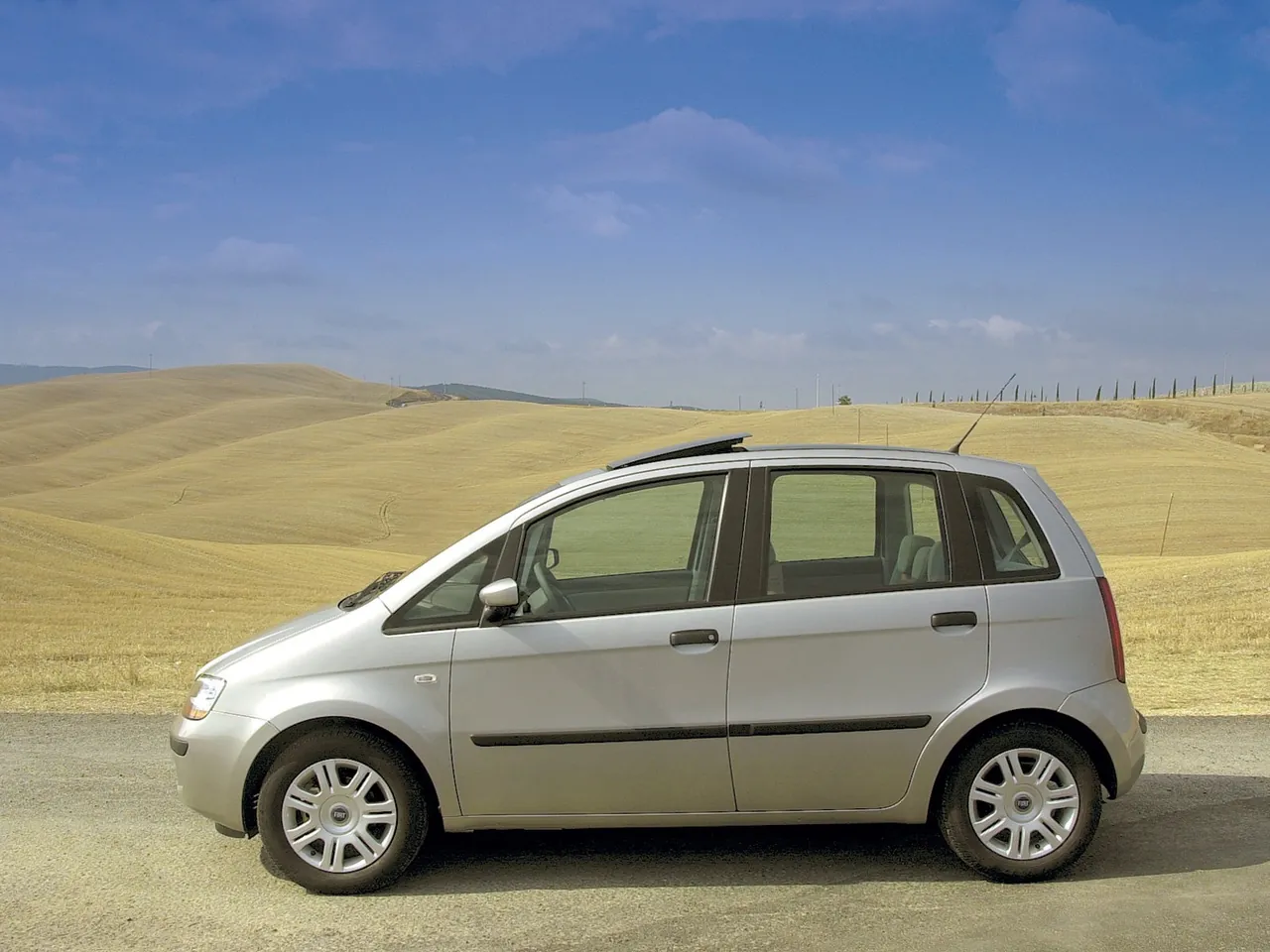 Fiat Idea 1.9 Multijet Dynamic (2003) – boční profil