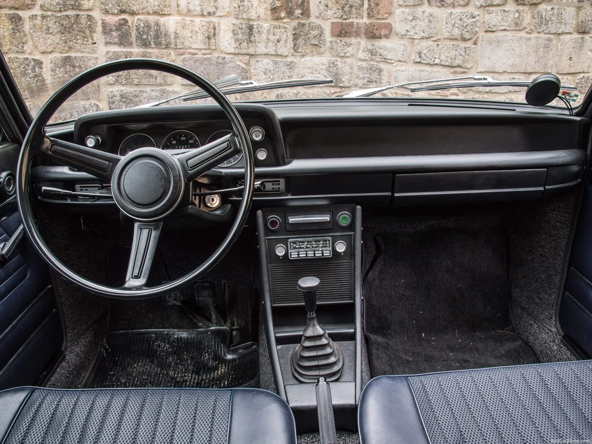 BMW 1802 Touring (1972) – interiér