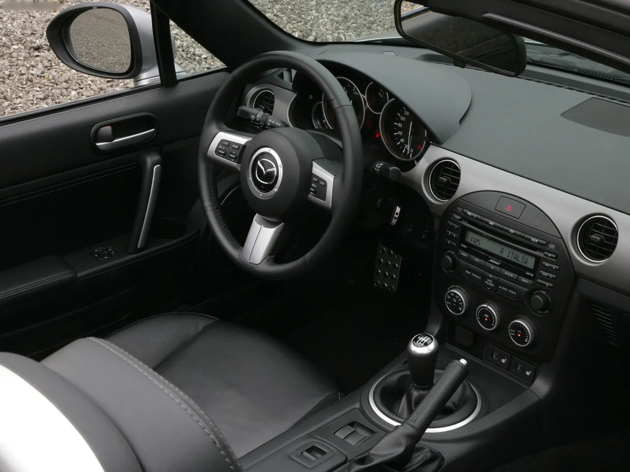Mazda MX-5 (2009) – interiér