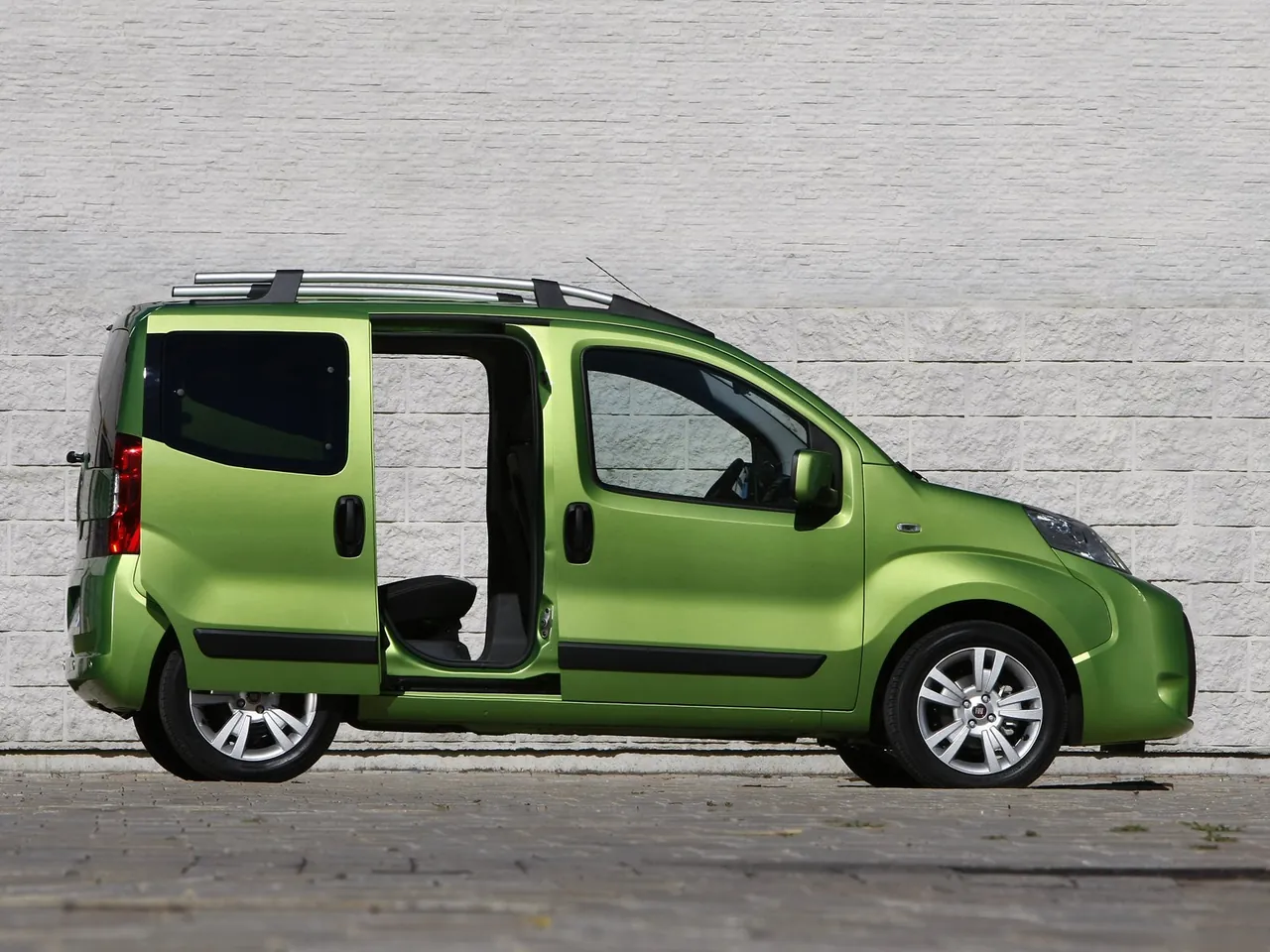 Fiat Fiorino Qubo (2009) – boční profil