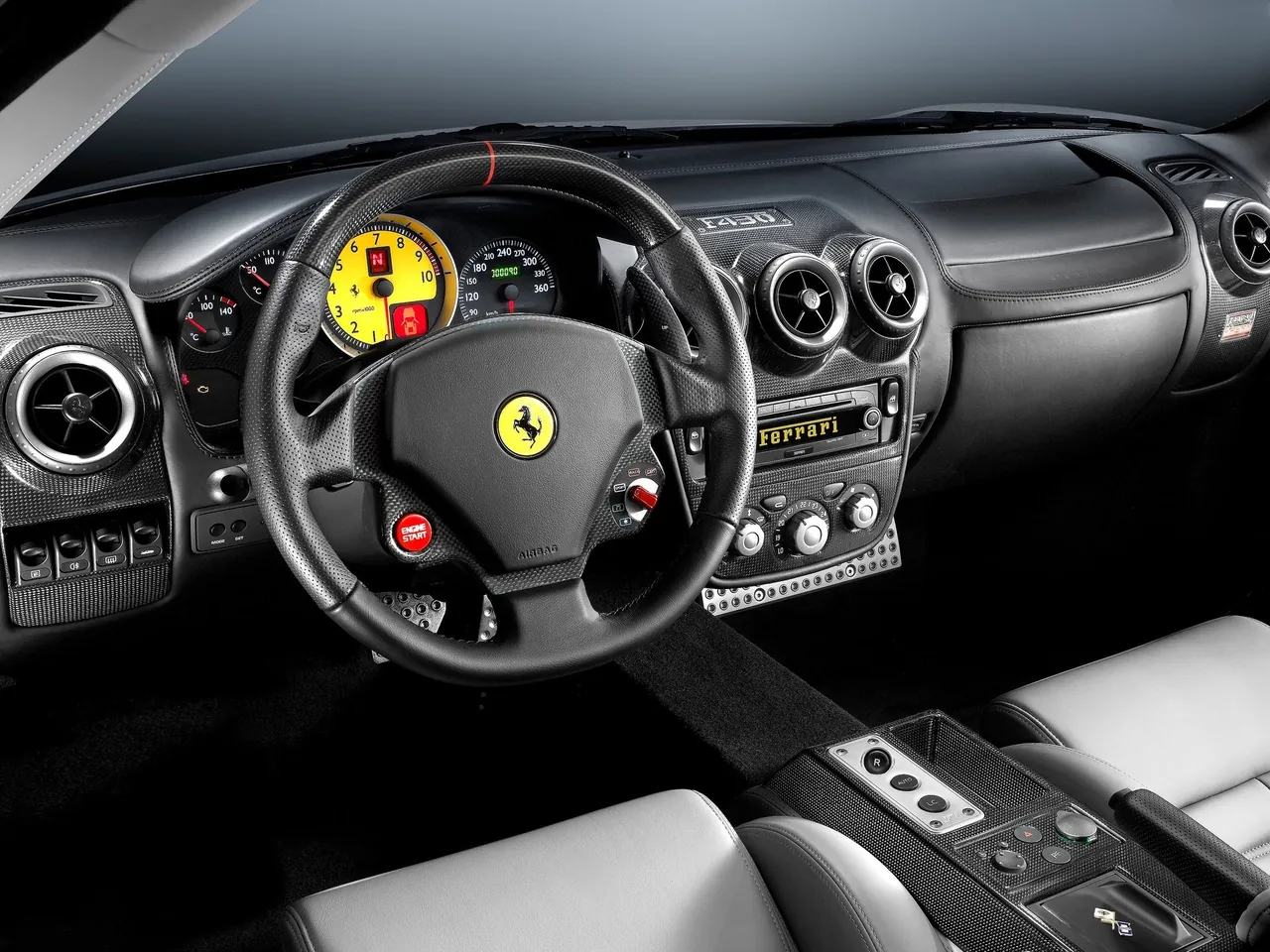 Ferrari F430 (2005) – interiér