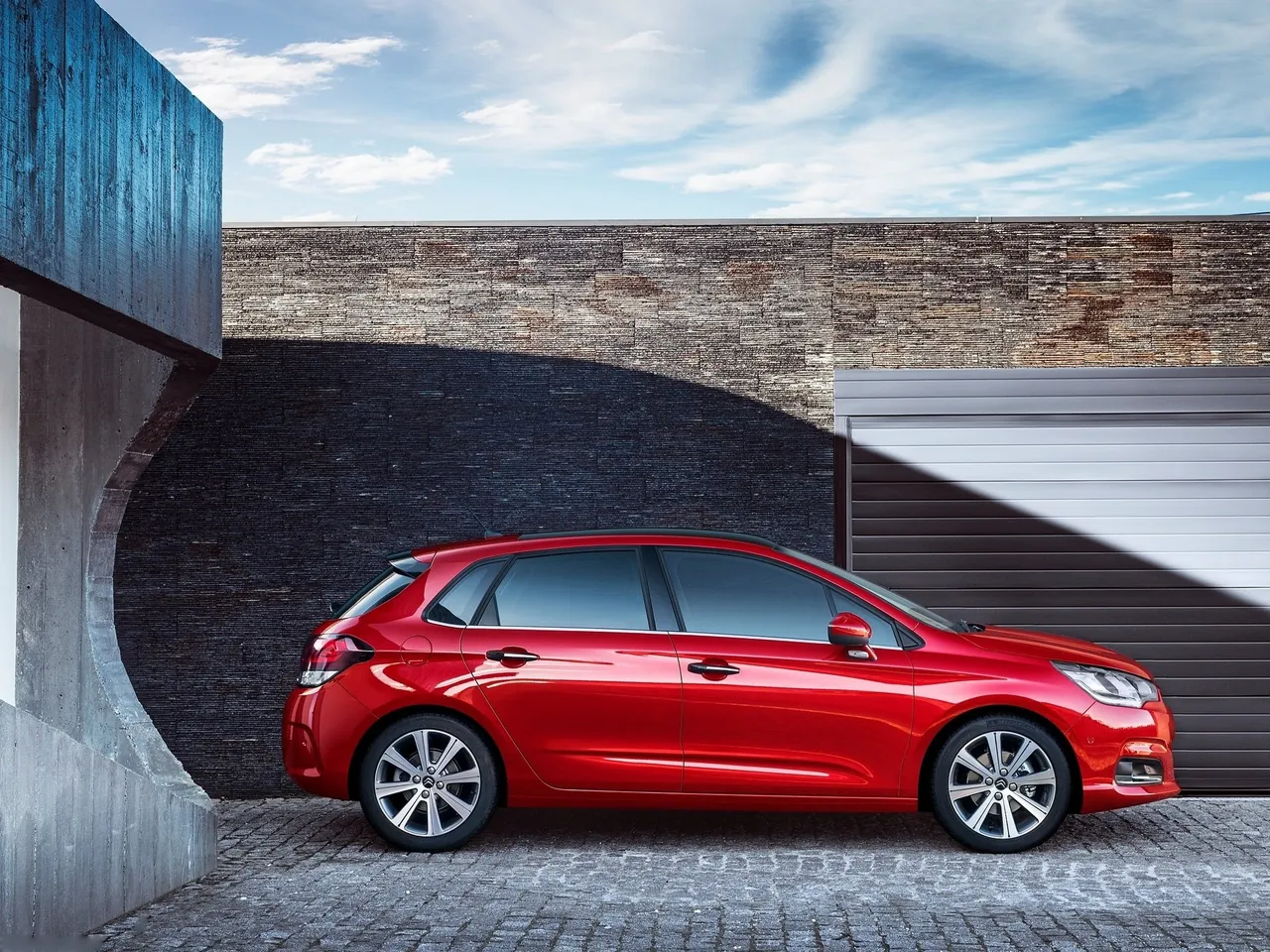 Citroen C4 (2015) – boční profil