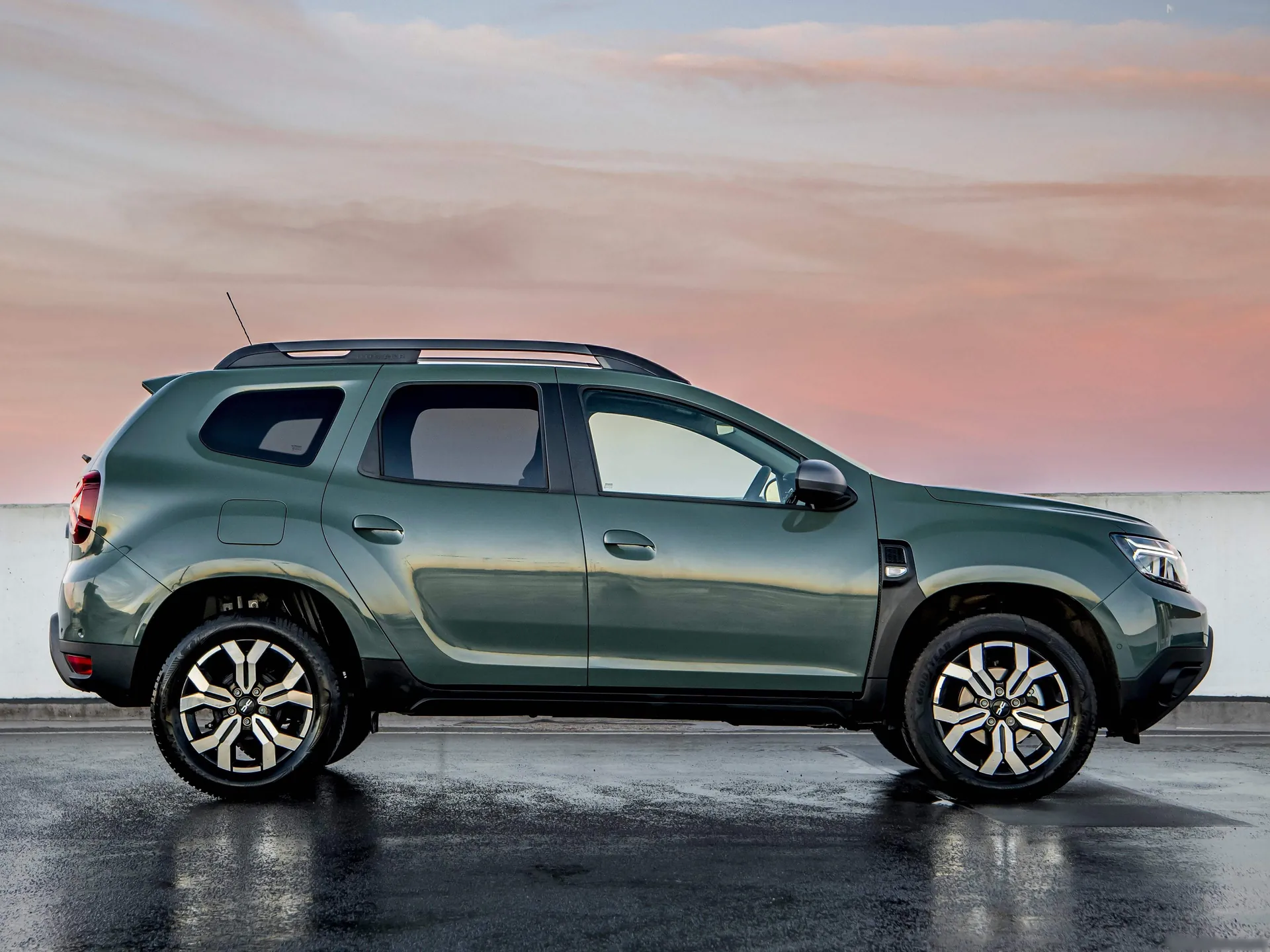 Dacia Duster [UK] (2023) – boční profil