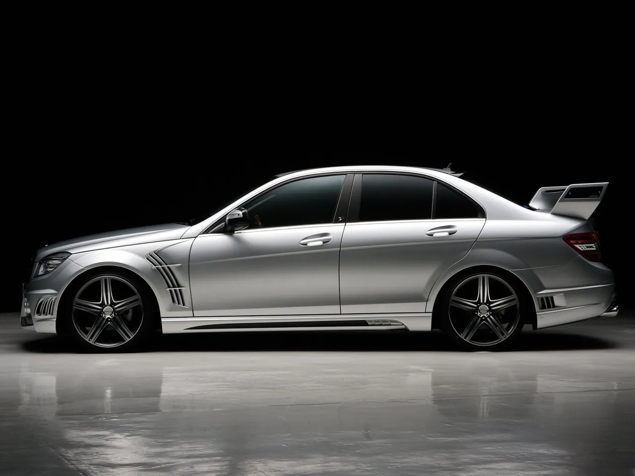 Wald Mercedes-Benz C-Class (2008) – boční profil