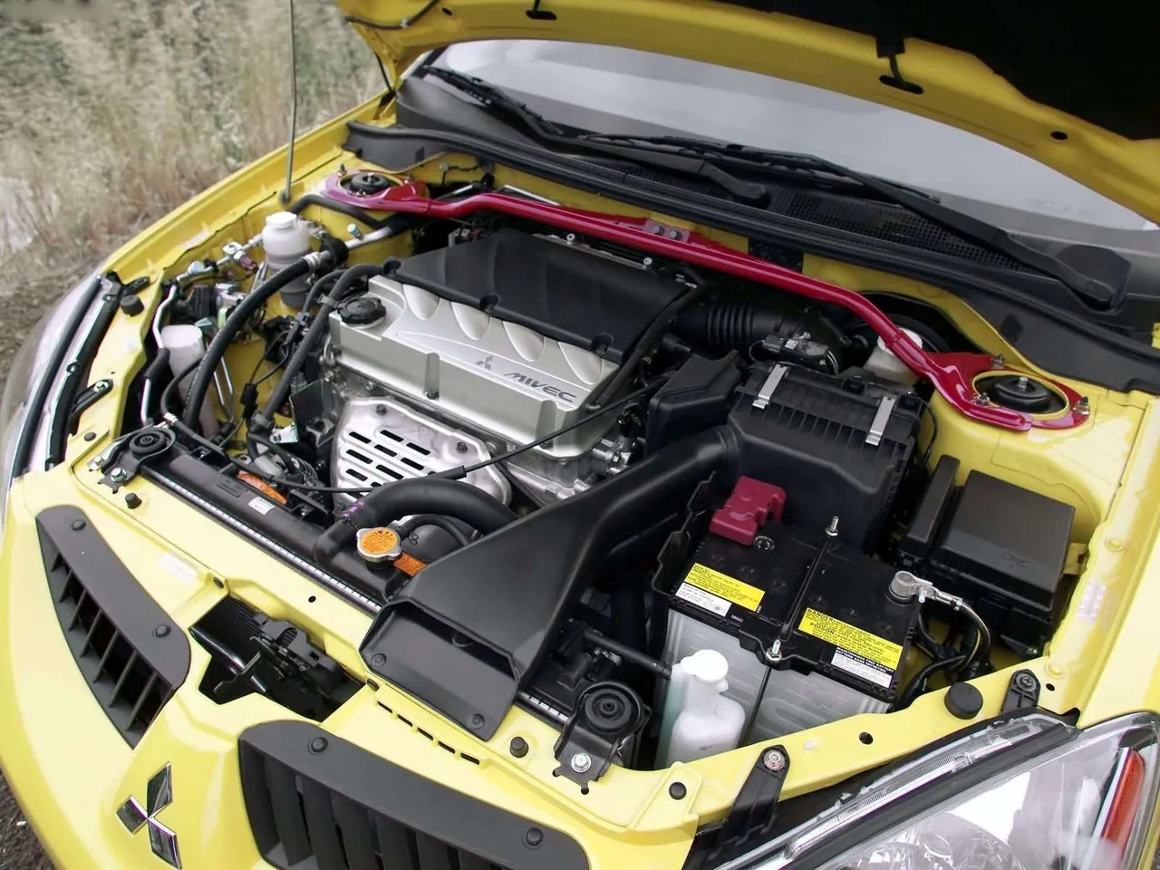 Mitsubishi Lancer Ralliart (2004) – motorový prostor