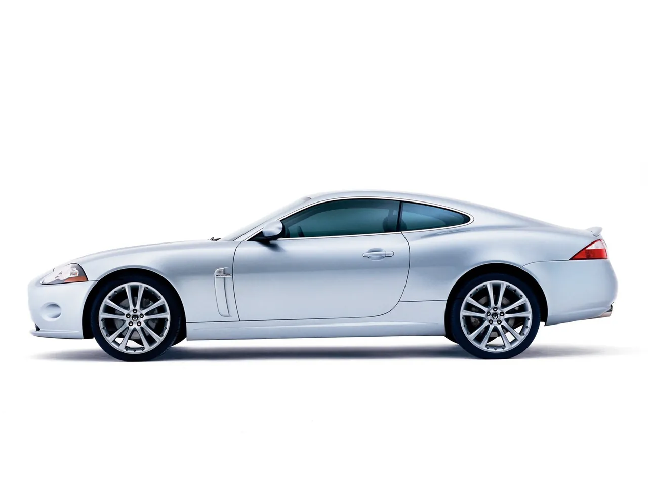 Jaguar XK (2007) – boční profil