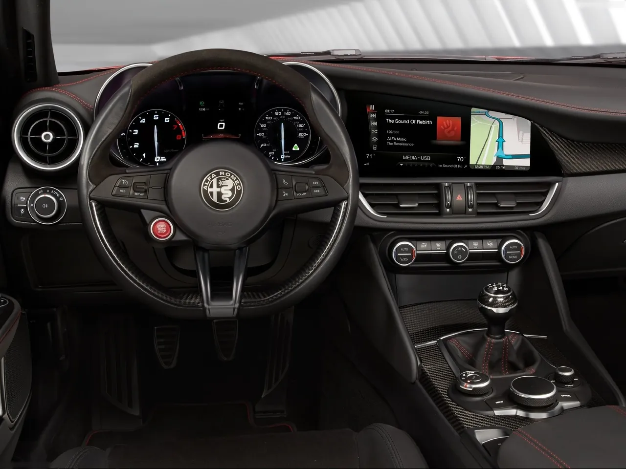 Alfa Romeo Giulia Quadrifoglio (2016) – interiér