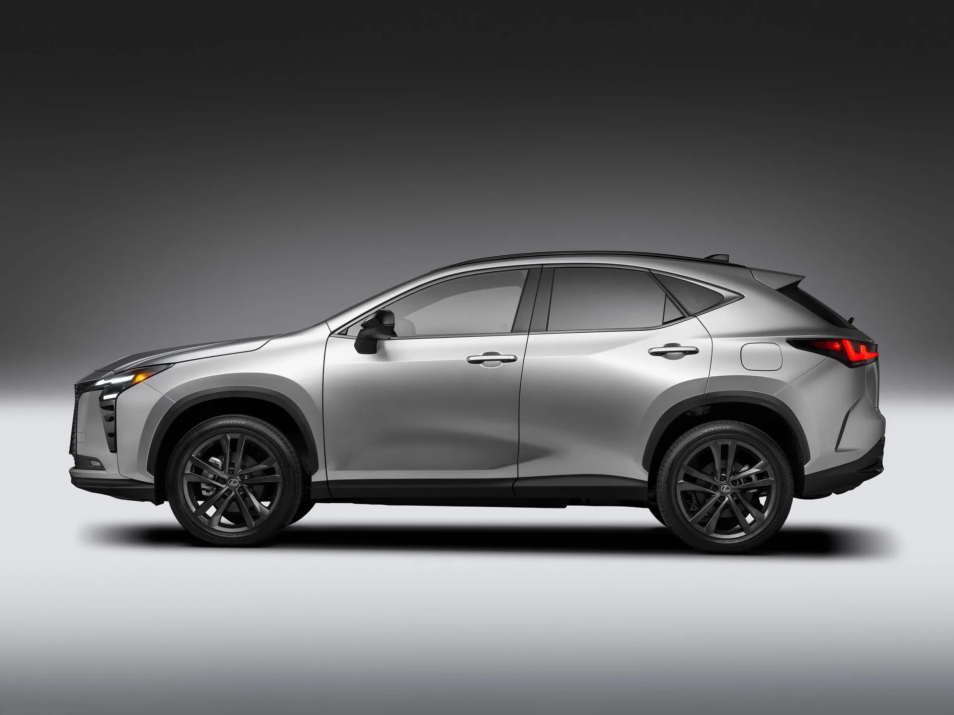 Lexus NX 350h AWD [US] (2027) – boční profil