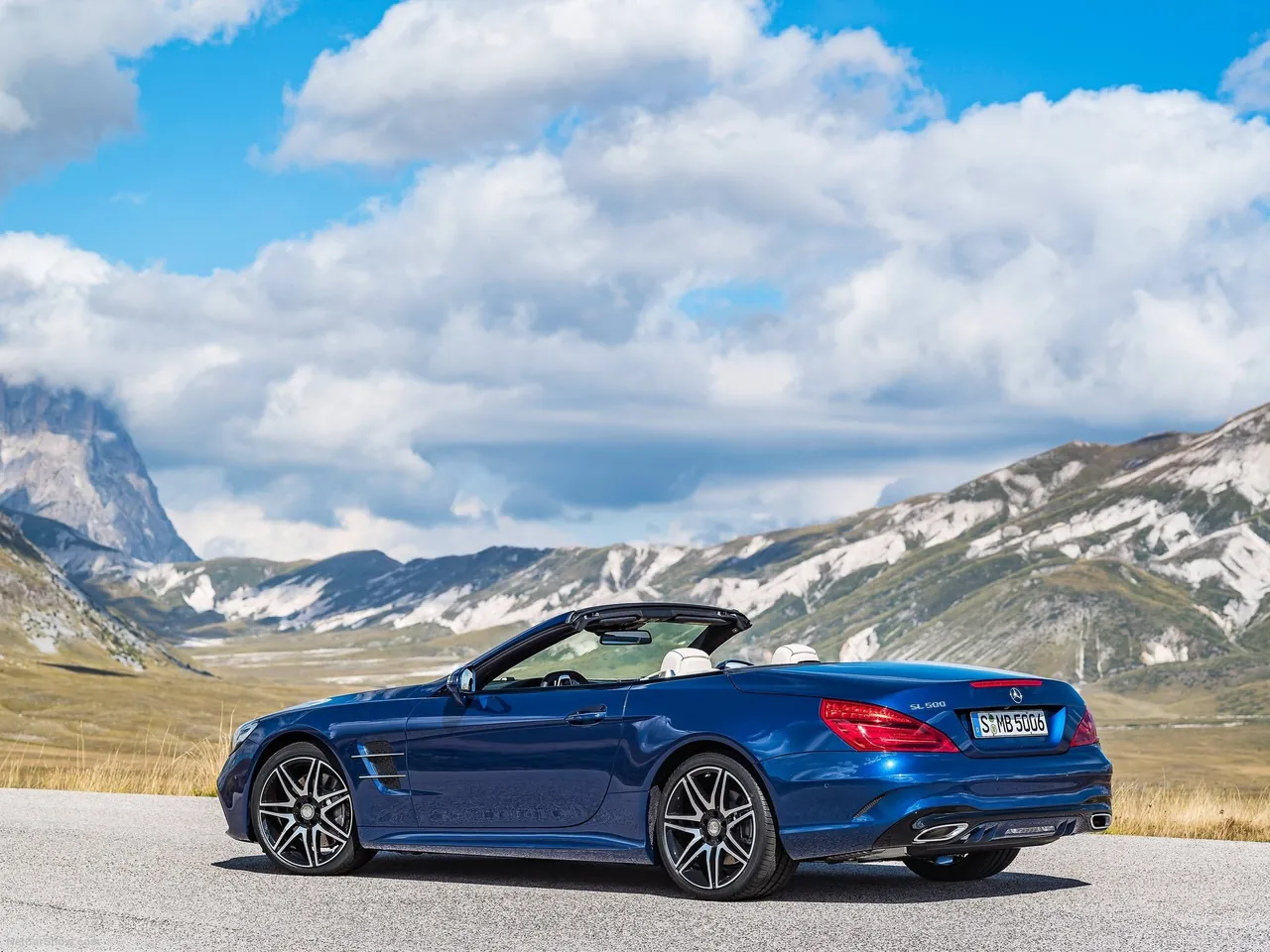 Mercedes-Benz SL (2017) - Rear Three-Quarter