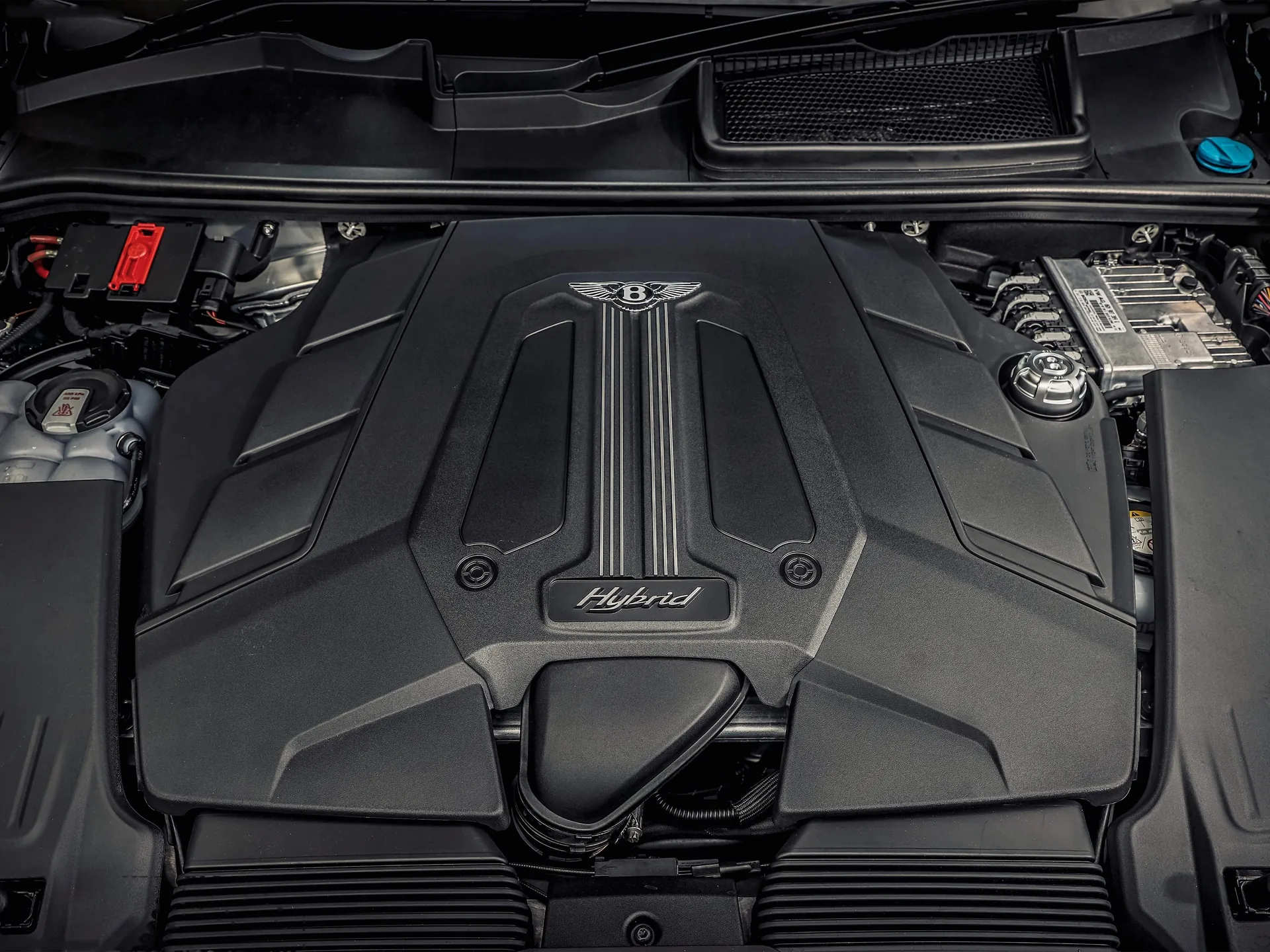 Bentley Bentayga Hybrid (2021) - Engine Bay