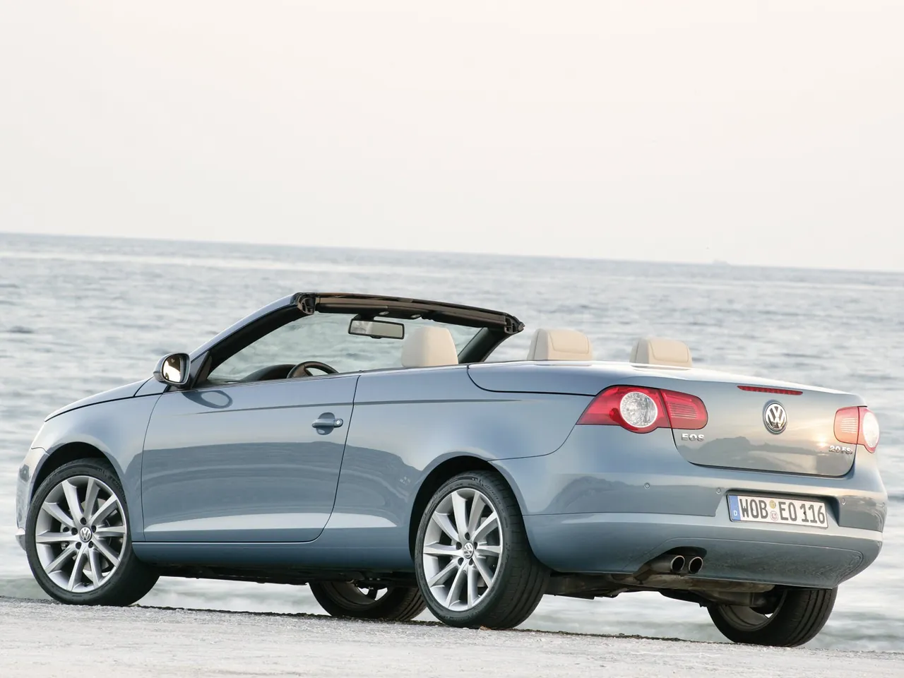 Volkswagen Eos (2007) – zadní tříčtvrteční pohled
