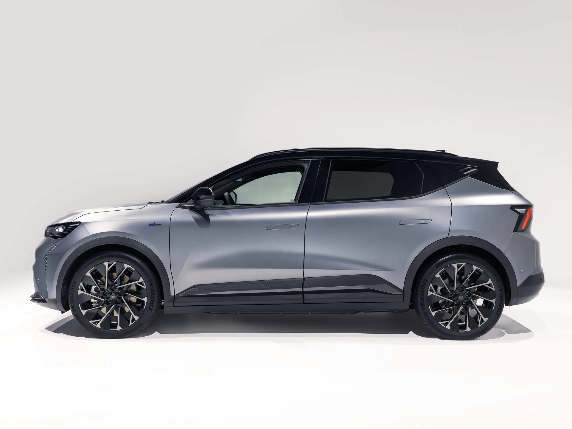 Renault Scenic E-Tech (2024) – boční profil