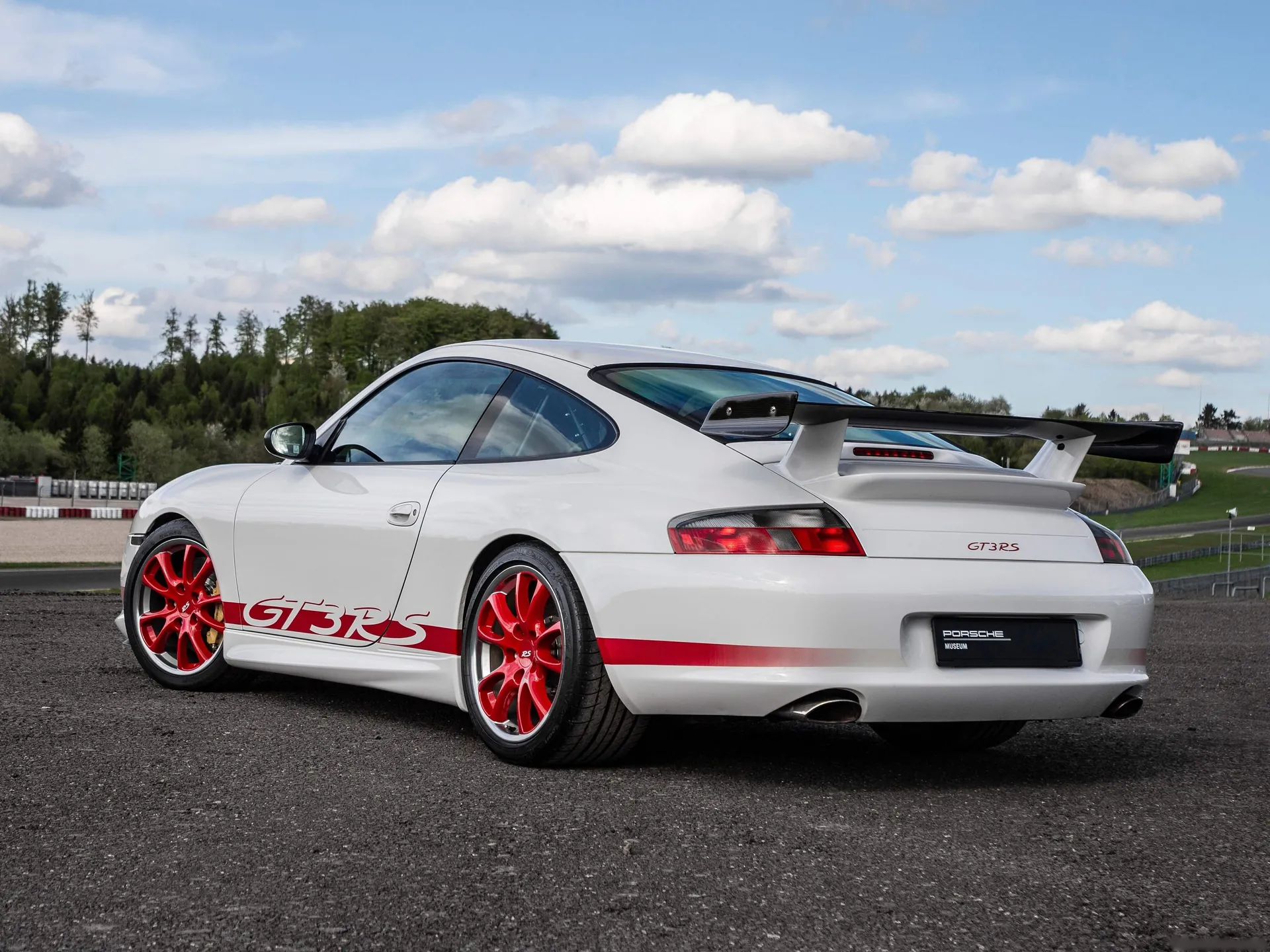 Porsche 911 GT3 RS (2004) - Rear Three-Quarter