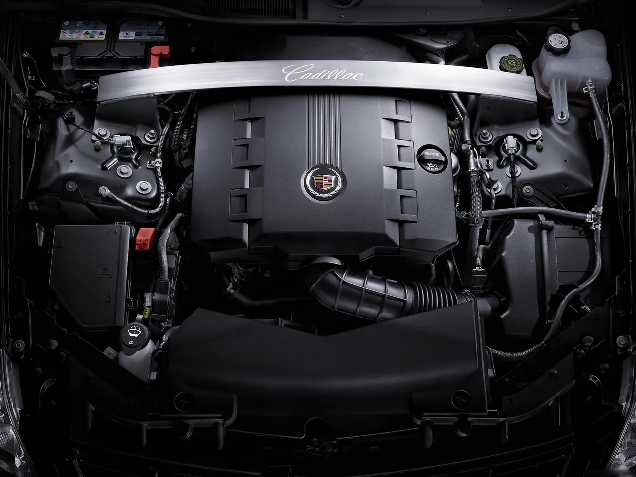Cadillac SLS (2010) – motorový prostor