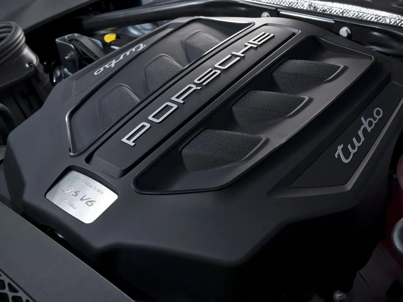 Porsche Macan (2015) – motorový prostor