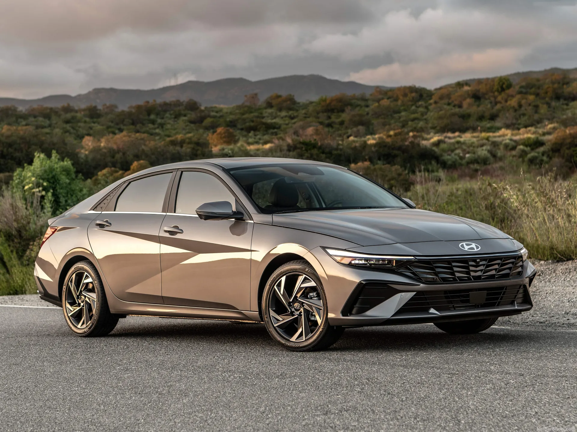 Hyundai Elantra (2024)