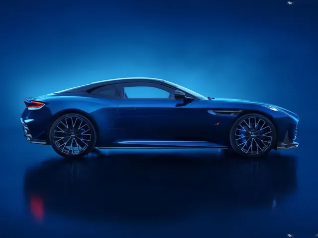 Aston Martin DB12 S (2026)