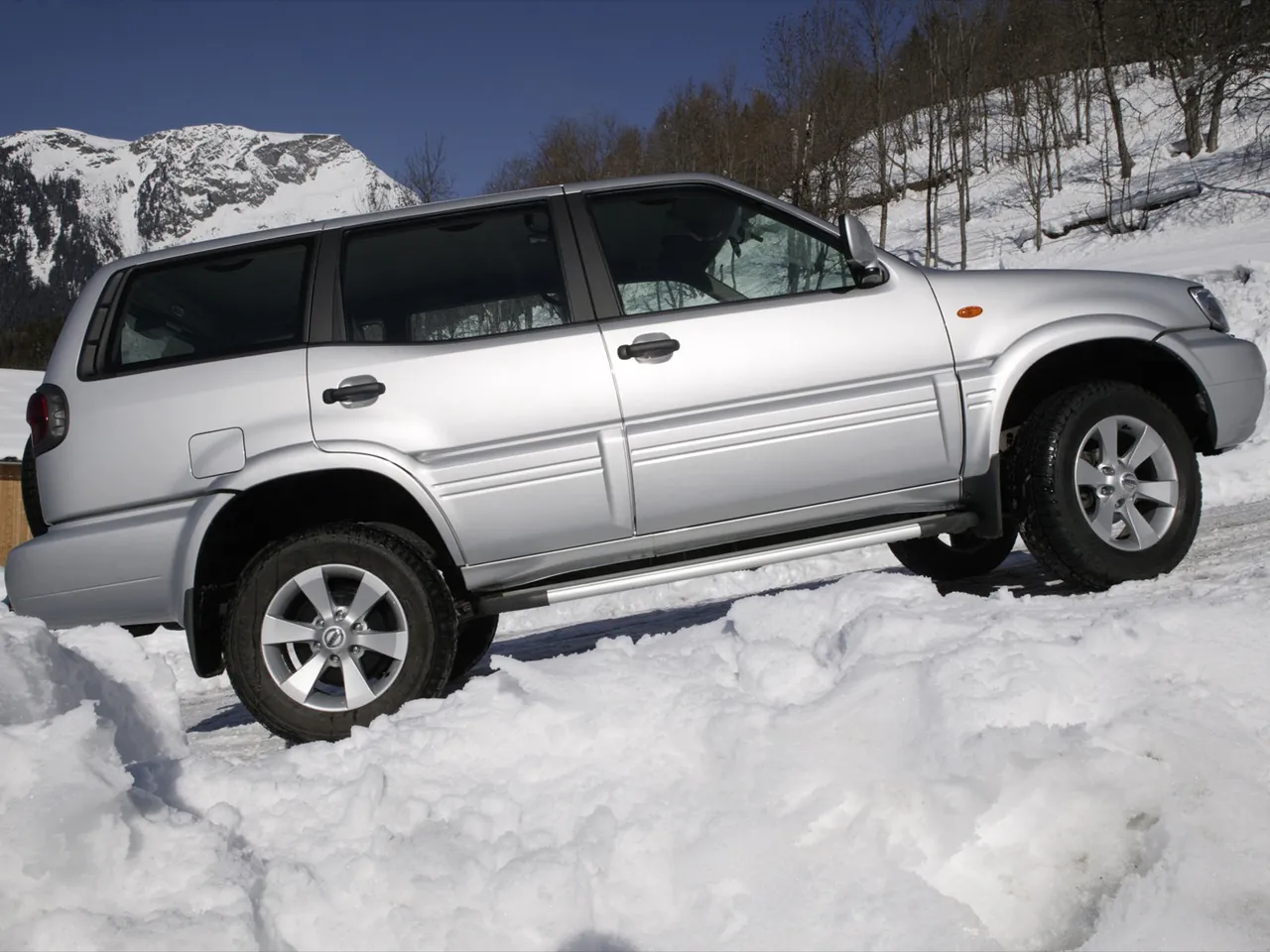 Nissan Terrano (2005) – boční profil